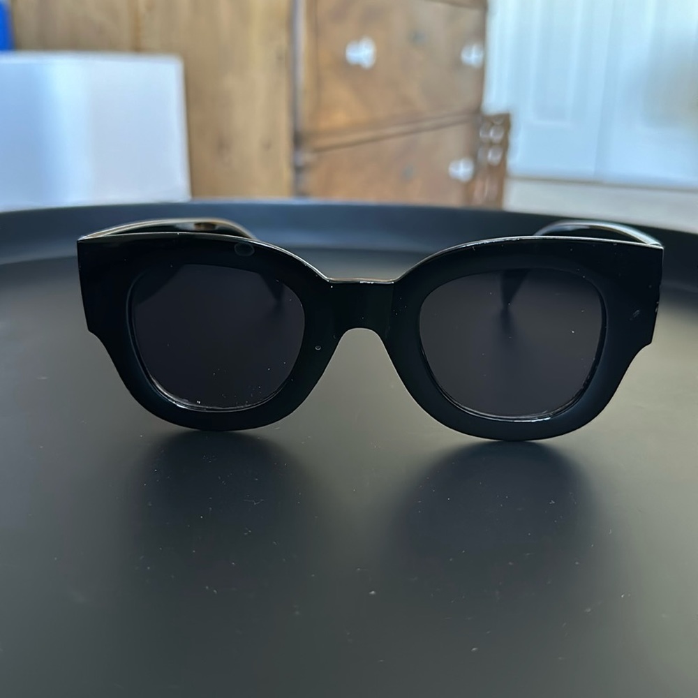 Free People black sun glasses